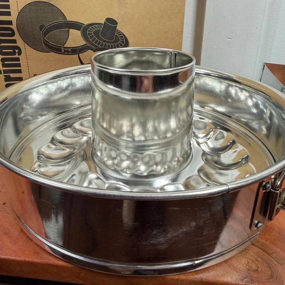Pampered Chef Springform Pan Set with Heart and Fluted Inserts 9.5 Inch Tinned